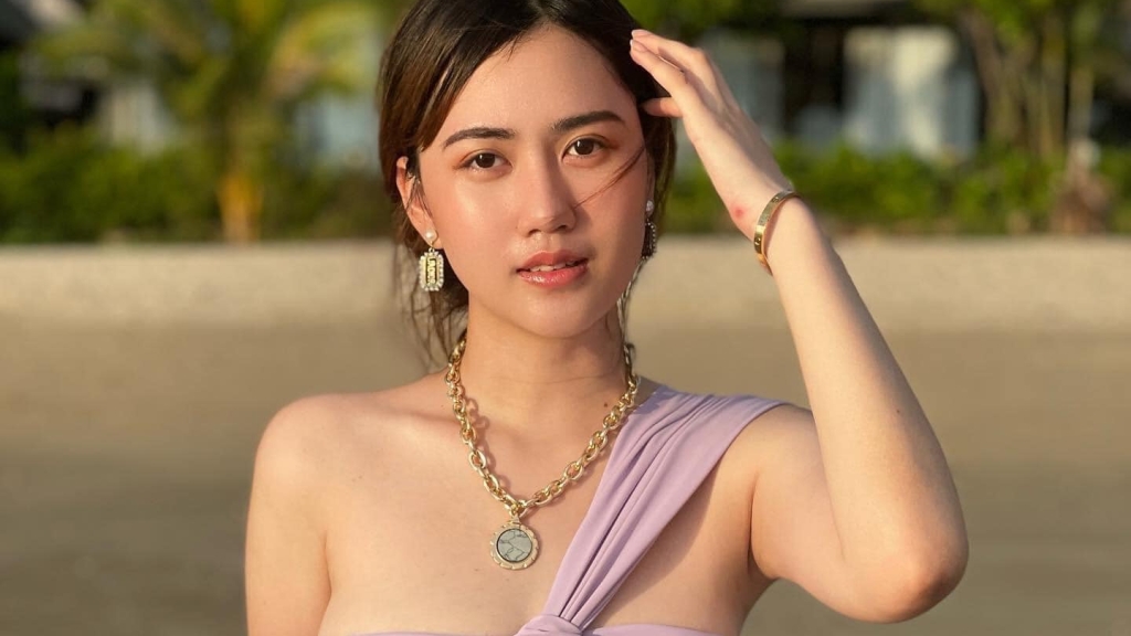Thai women love the beach and dressing up for boyfriends